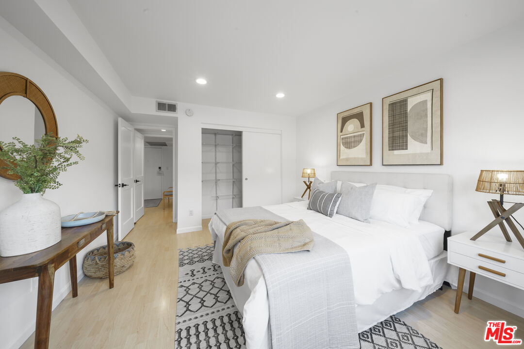 2700 Cahuenga Blvd Unit: 4121
