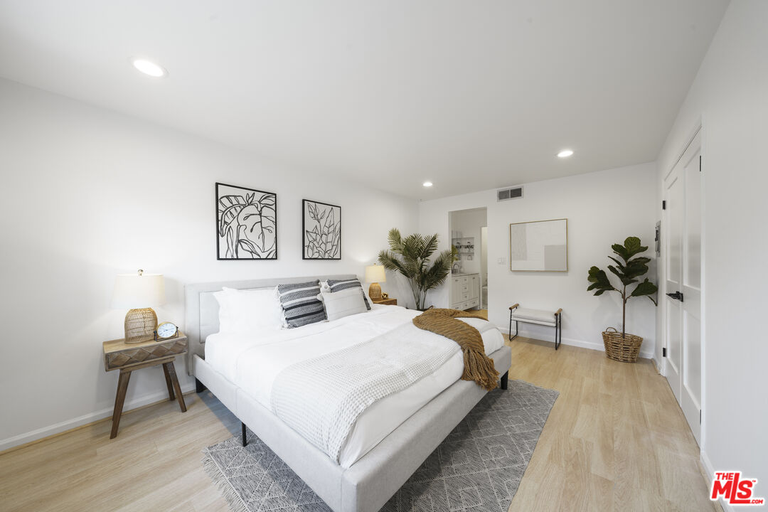 2700 Cahuenga Blvd Unit: 4121