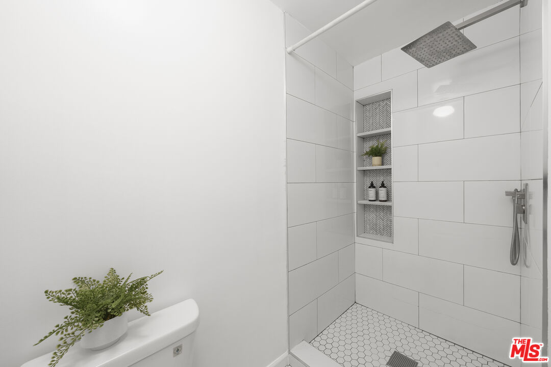 2700 Cahuenga Blvd Unit: 4121