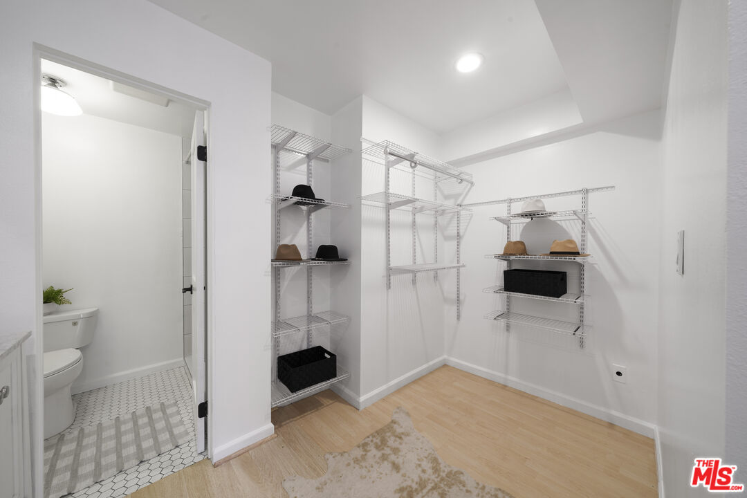 2700 Cahuenga Blvd Unit: 4121