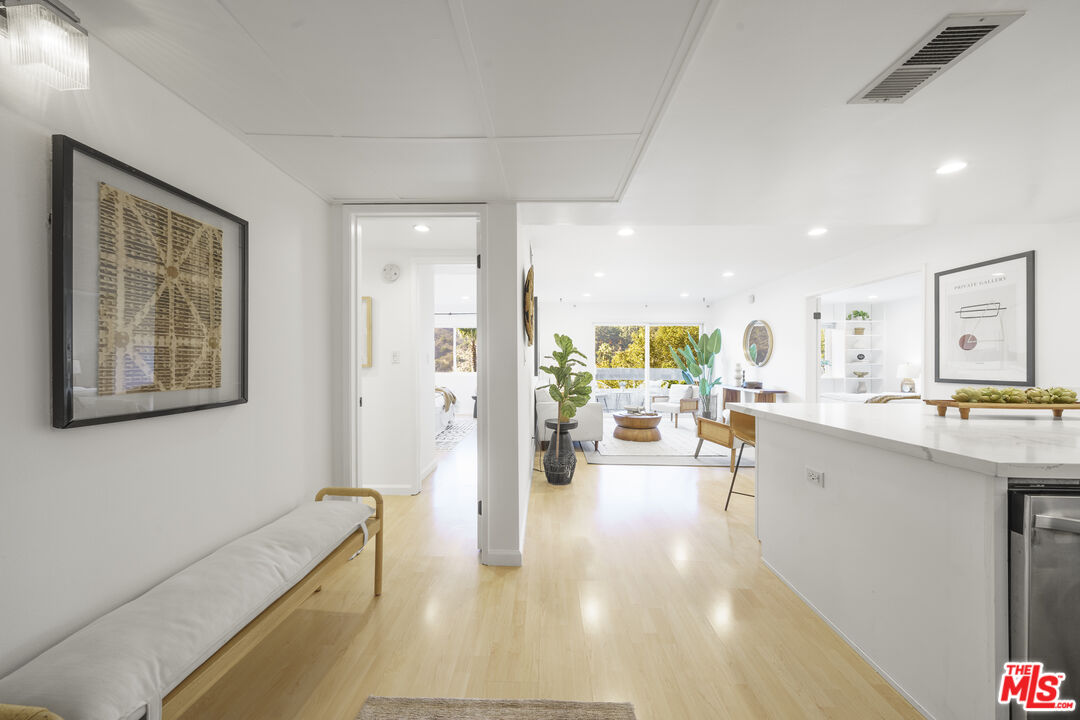 2700 Cahuenga Blvd Unit: 4121
