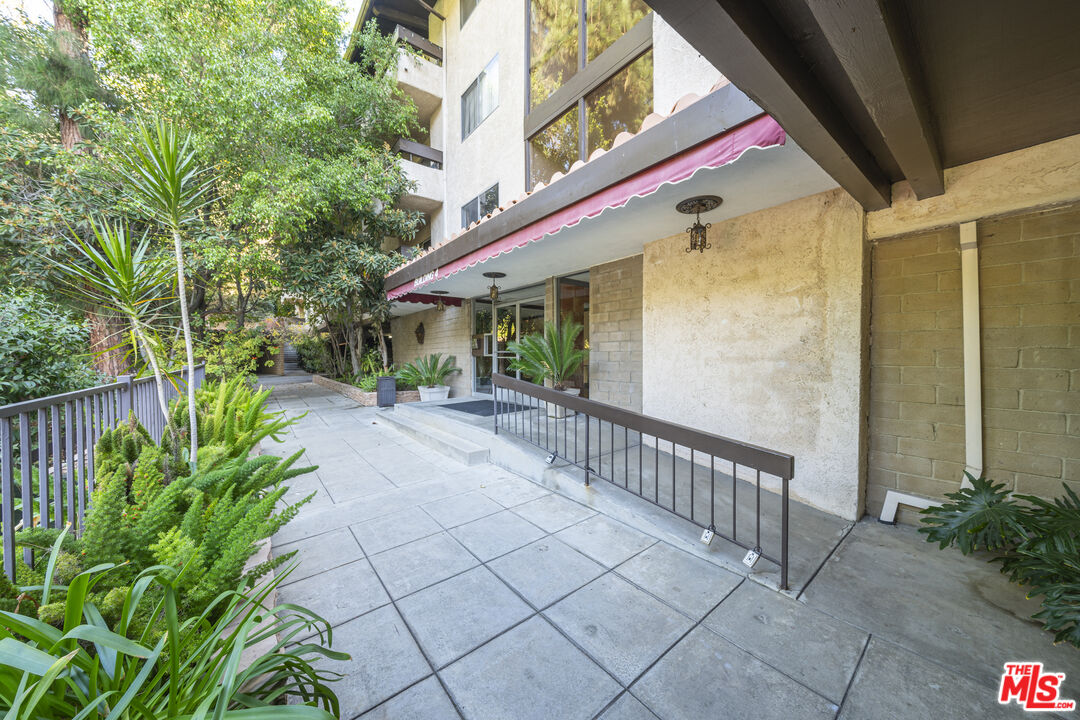 2700 Cahuenga Blvd Unit: 4121