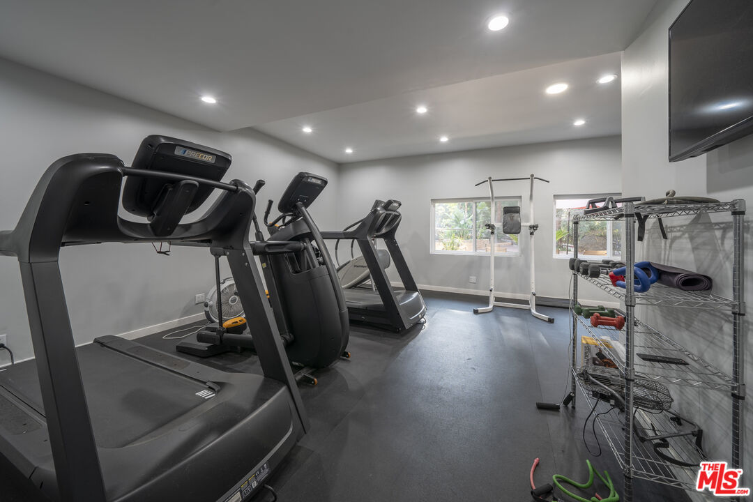 2700 Cahuenga Blvd Unit: 4121