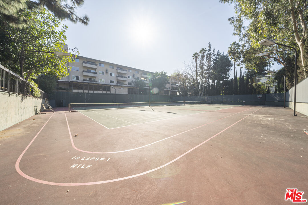 2700 Cahuenga Blvd Unit: 4121