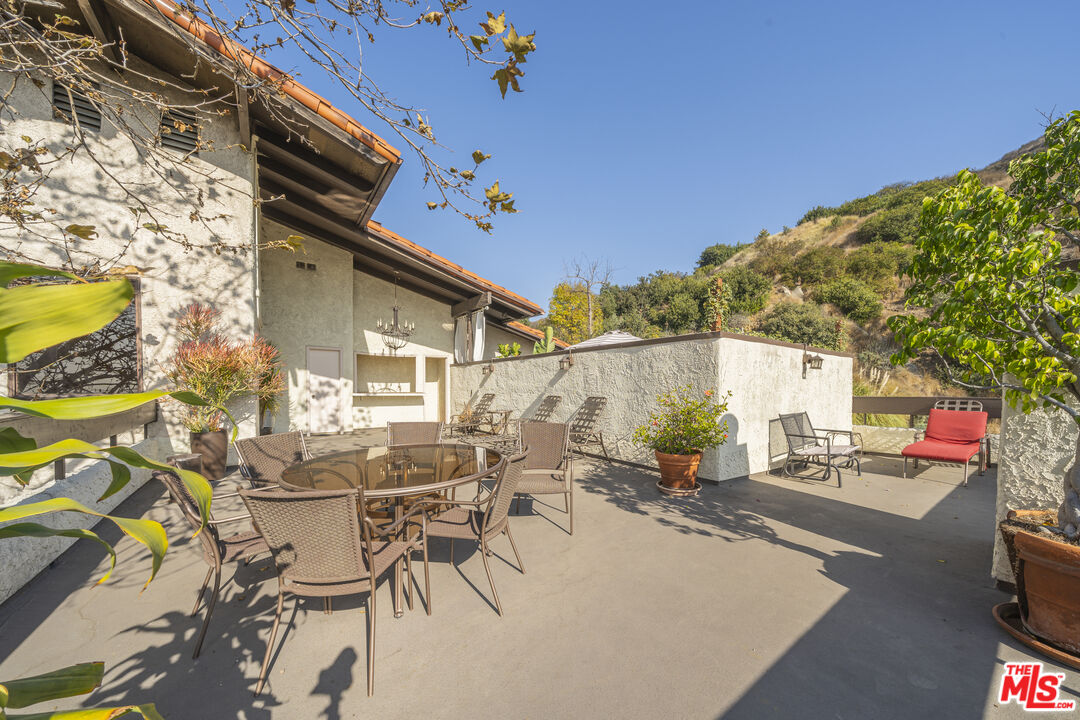 2700 Cahuenga Blvd Unit: 4121