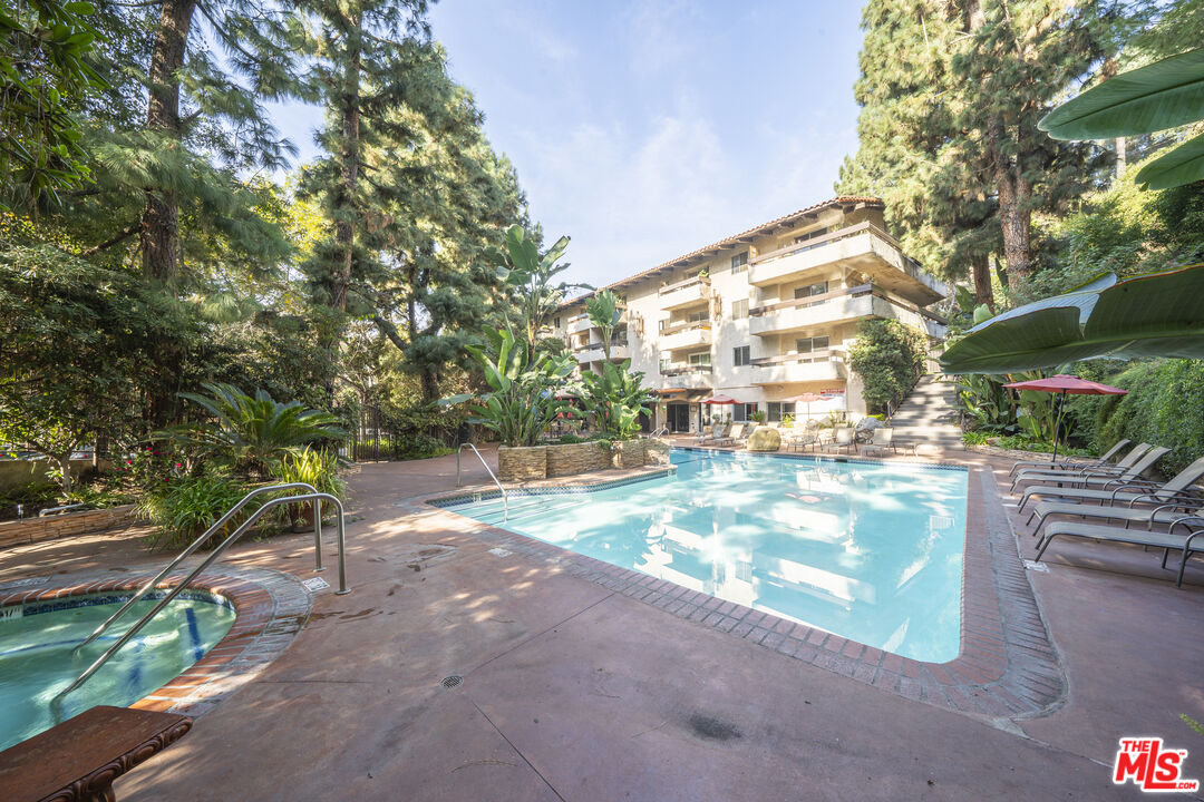 2700 Cahuenga Blvd Unit: 4121