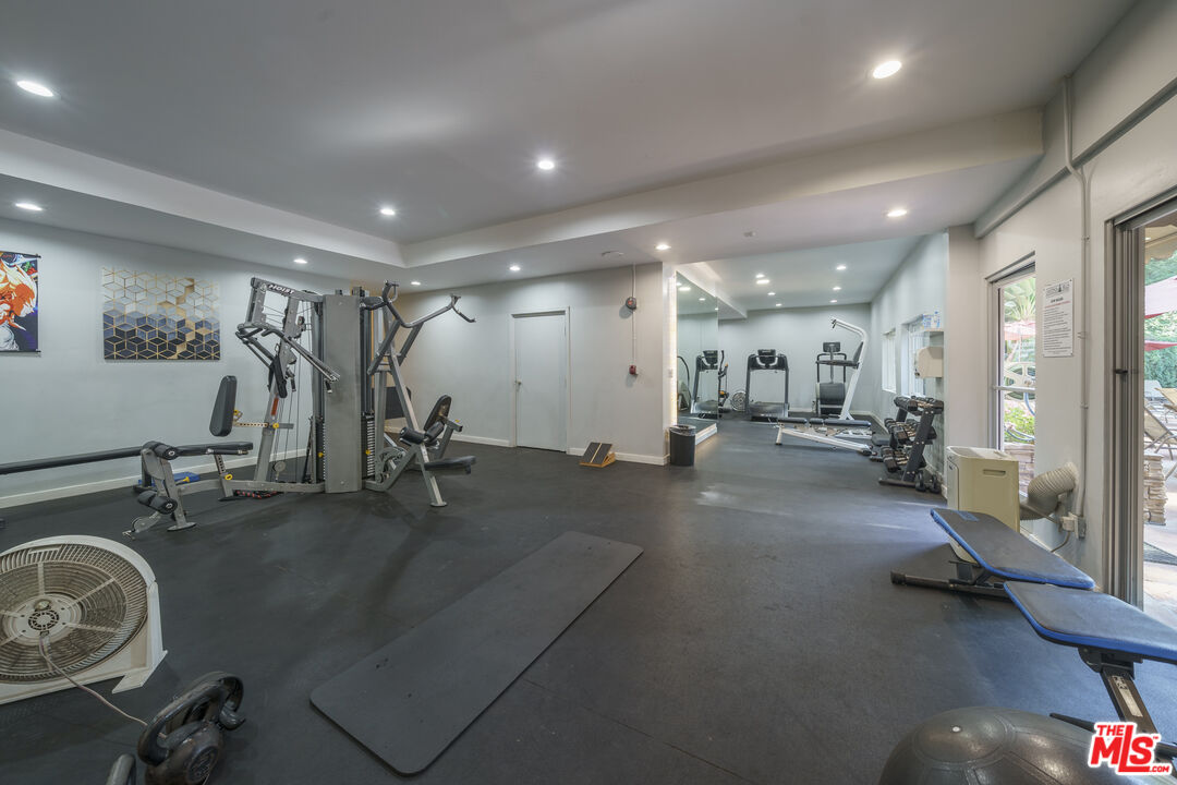 2700 Cahuenga Blvd Unit: 4121