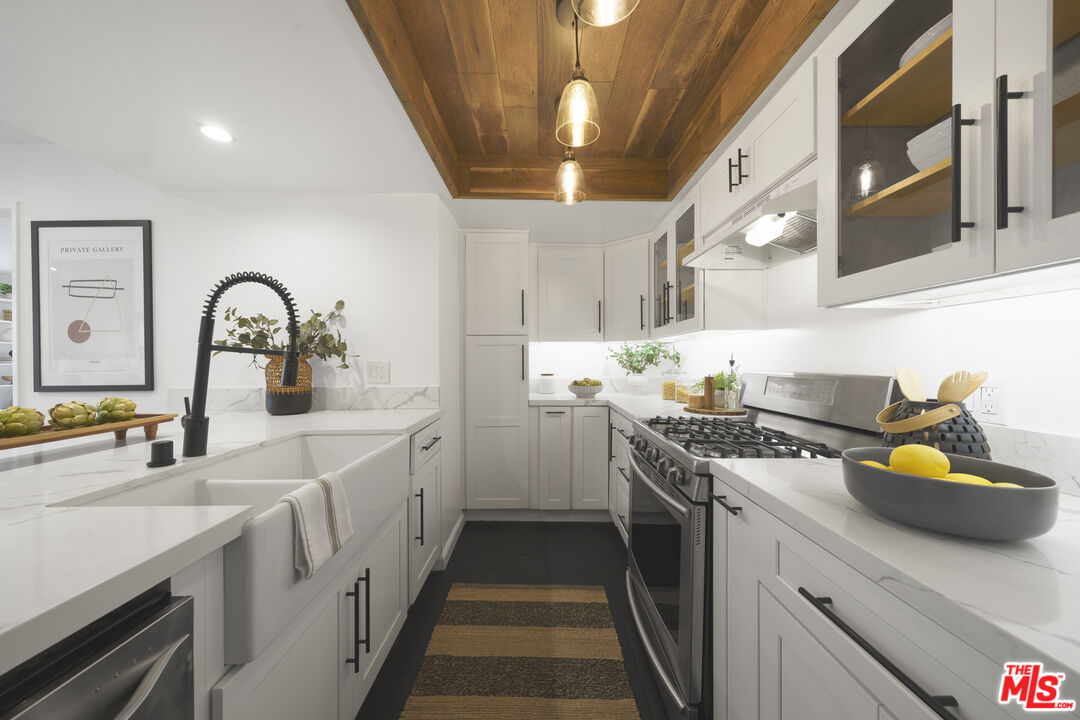 2700 Cahuenga Blvd Unit: 4121