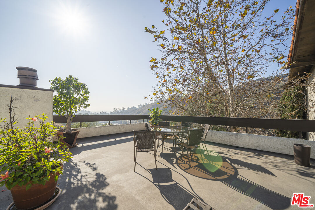 2700 Cahuenga Blvd Unit: 4121