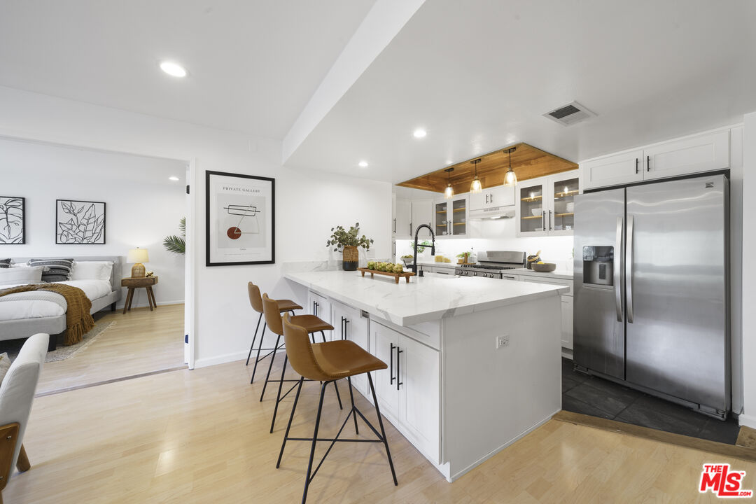 2700 Cahuenga Blvd Unit: 4121