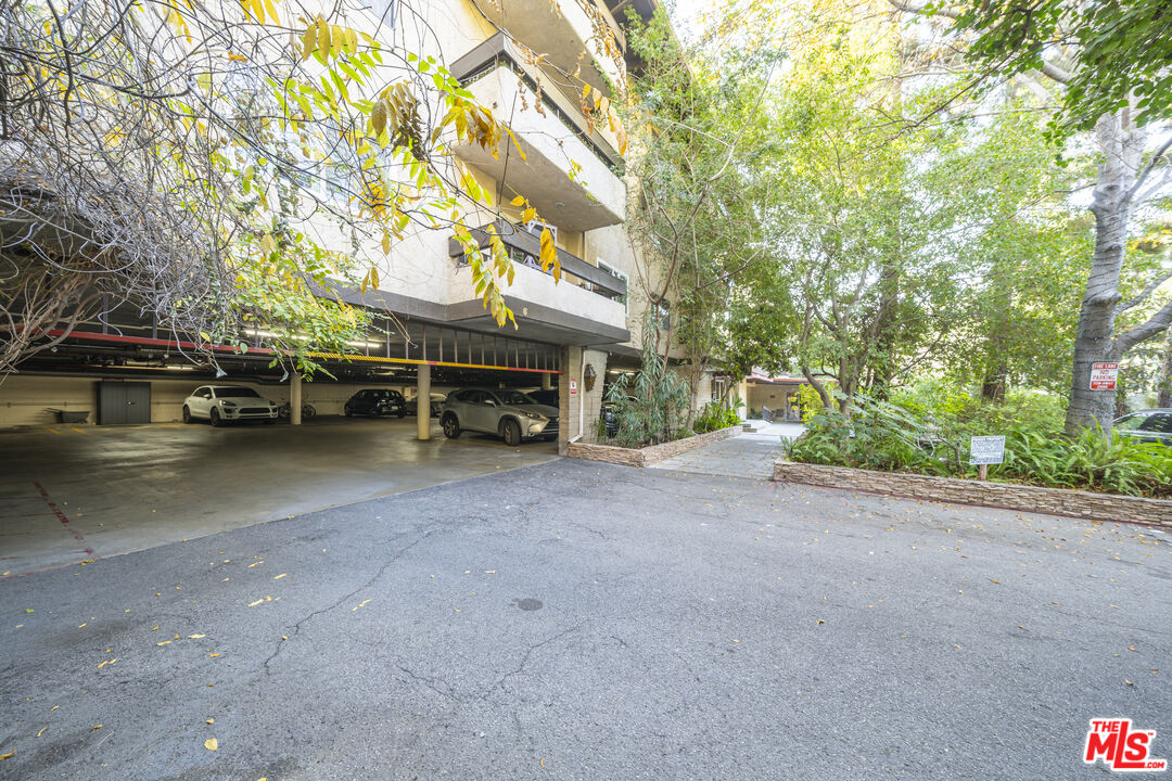 2700 Cahuenga Blvd Unit: 4121
