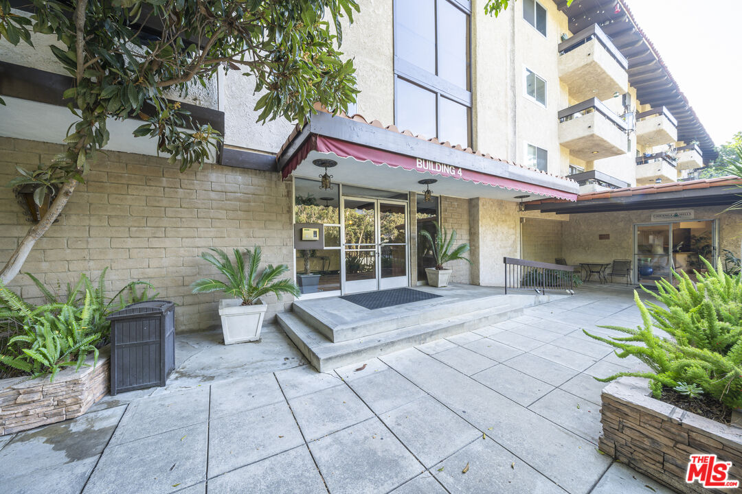 2700 Cahuenga Blvd Unit: 4121