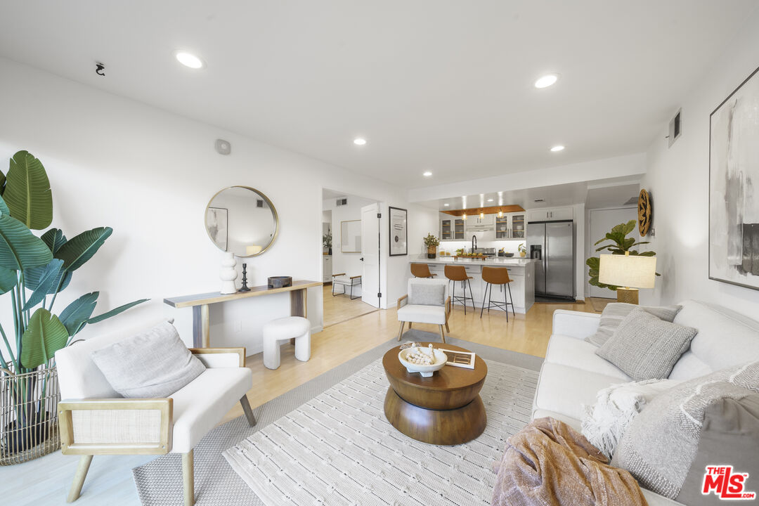 2700 Cahuenga Blvd Unit: 4121