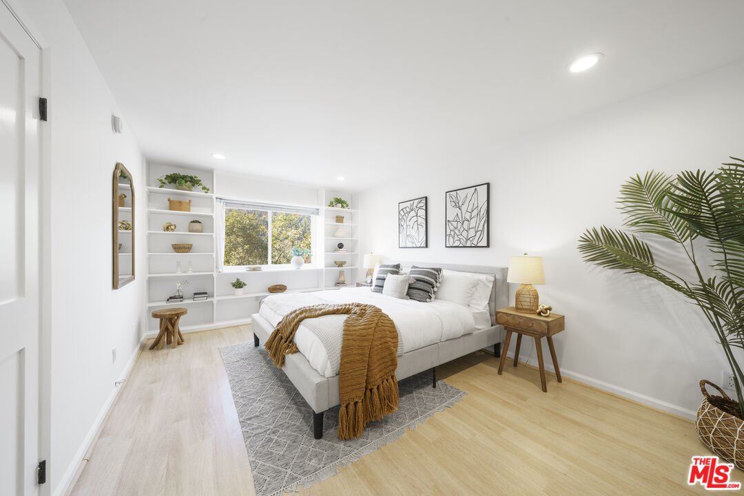 2700 Cahuenga Blvd Unit: 4121