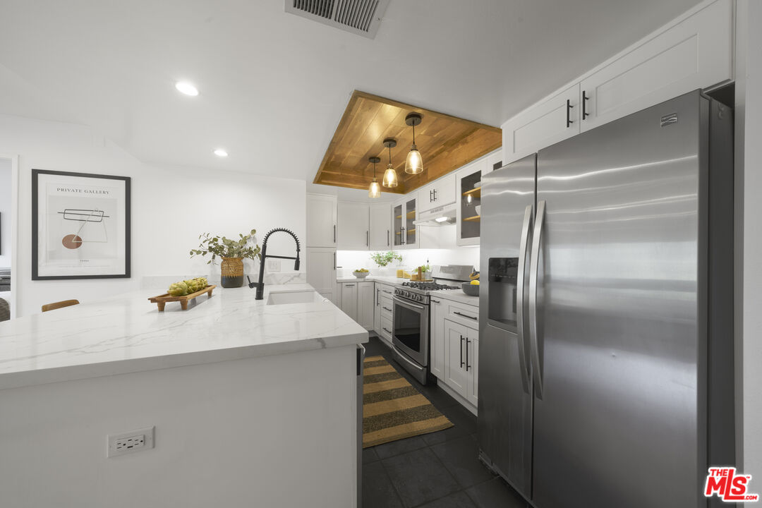 2700 Cahuenga Blvd Unit: 4121