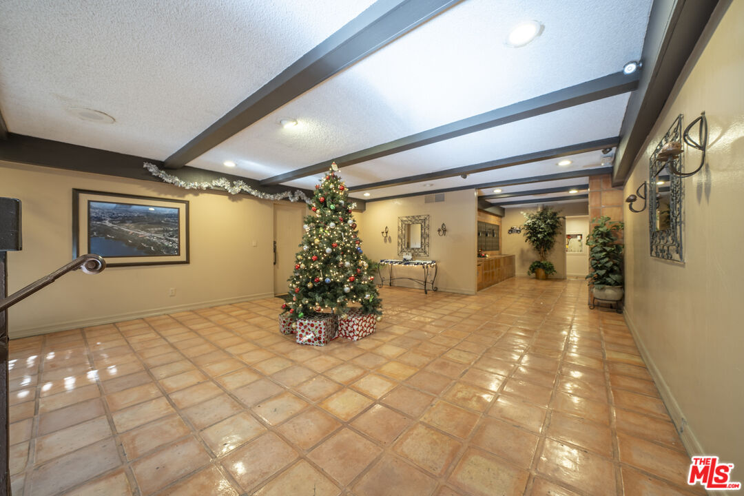 2700 Cahuenga Blvd Unit: 4121