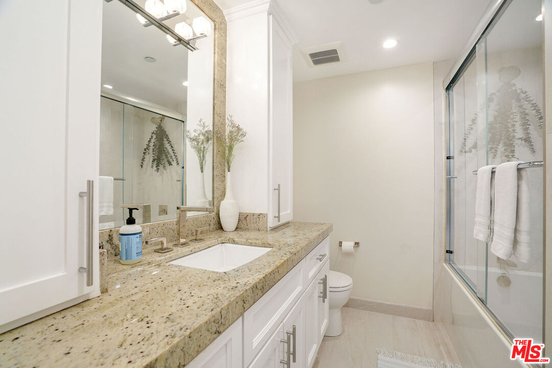 125 Montana Ave Unit: 204