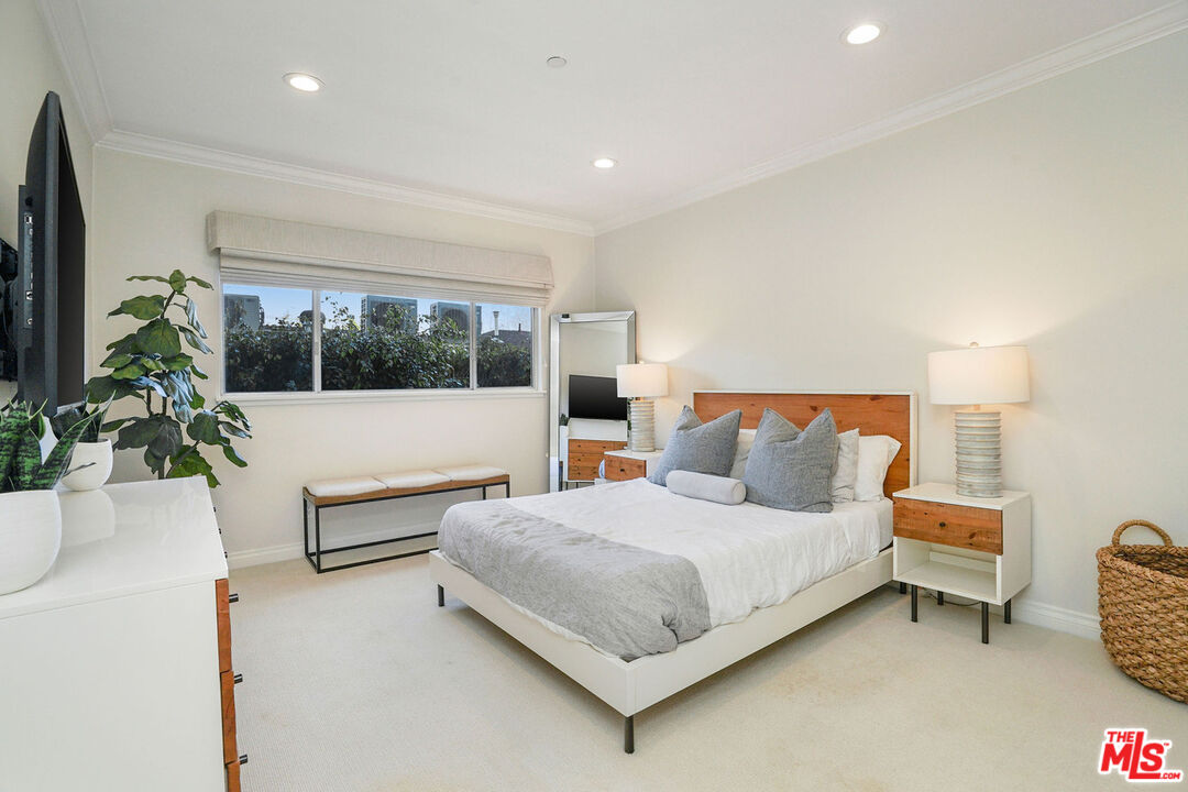 125 Montana Ave Unit: 204