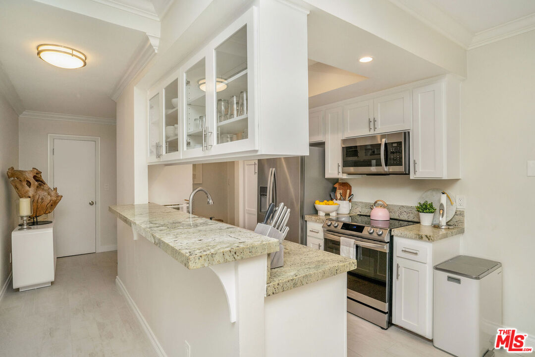 125 Montana Ave Unit: 204