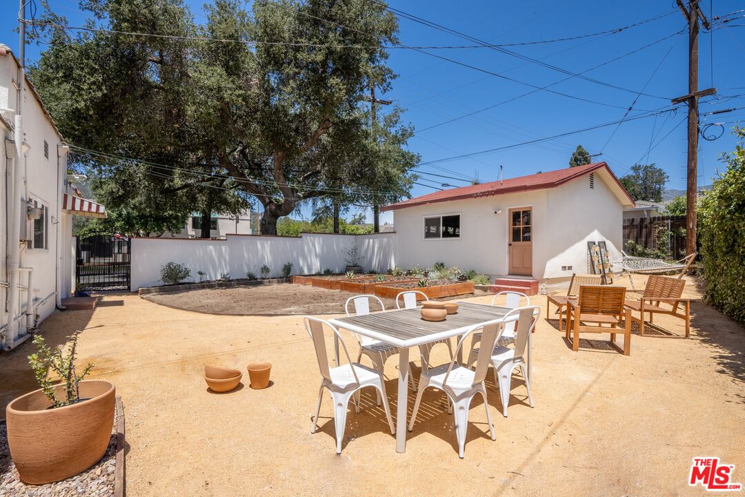 3201 Castera Ave