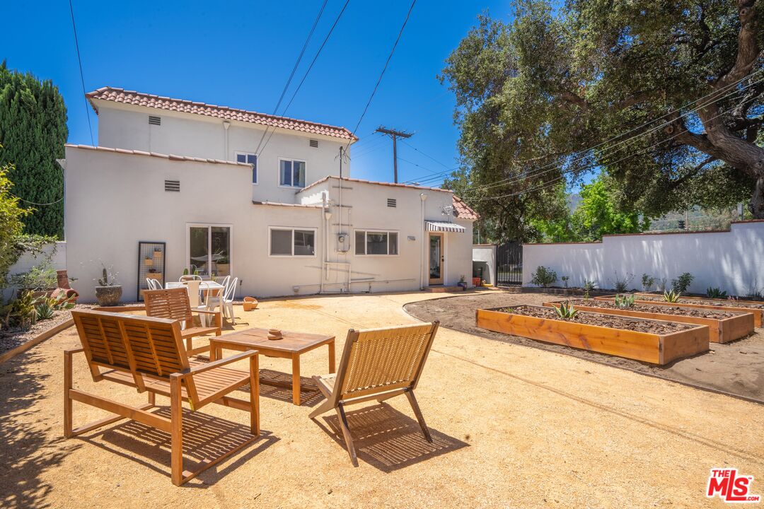 3201 Castera Ave