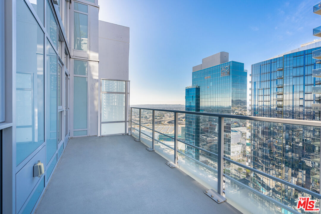 1201 S Hope St Unit: PH 3203
