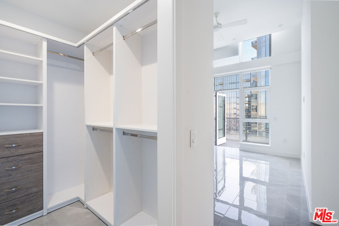 1201 S Hope St Unit: PH 3203