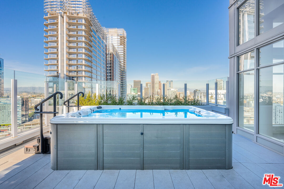 1201 S Hope St Unit: PH 3203