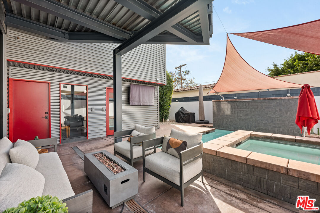 601 N Crescent Heights Blvd