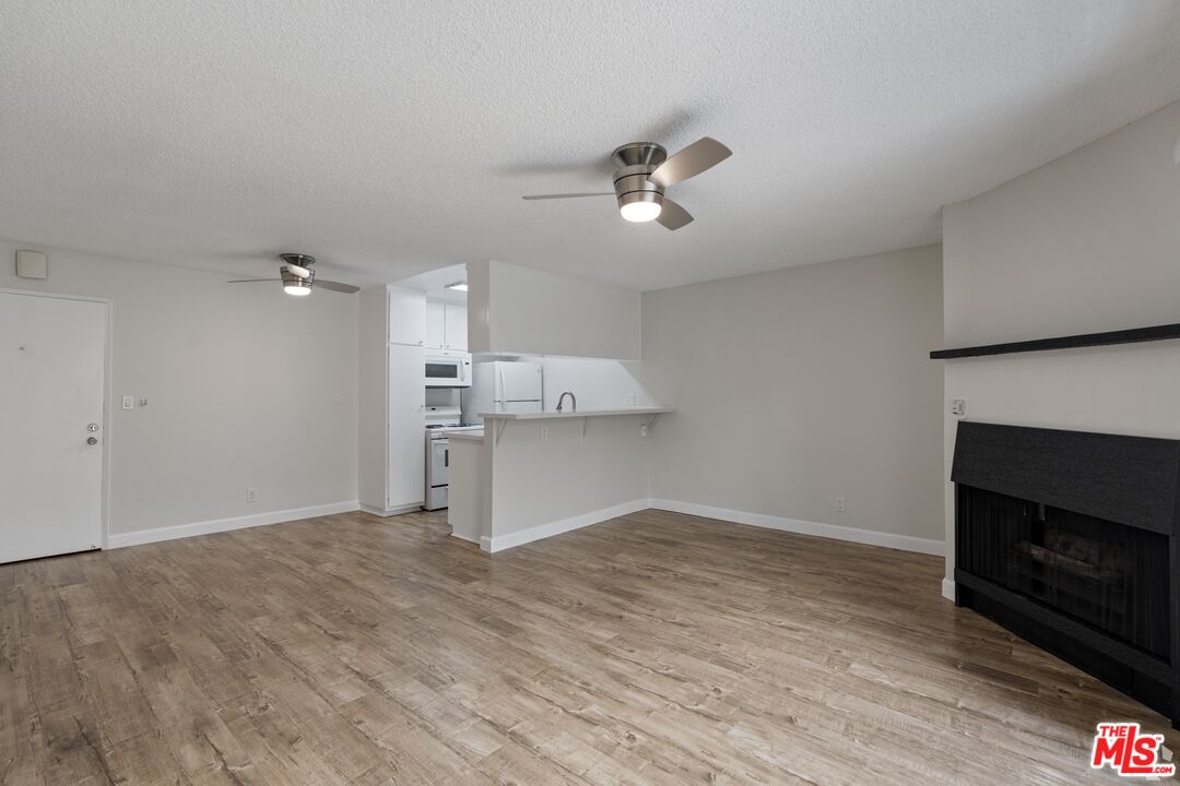257 S Manhattan Pl Unit: 3