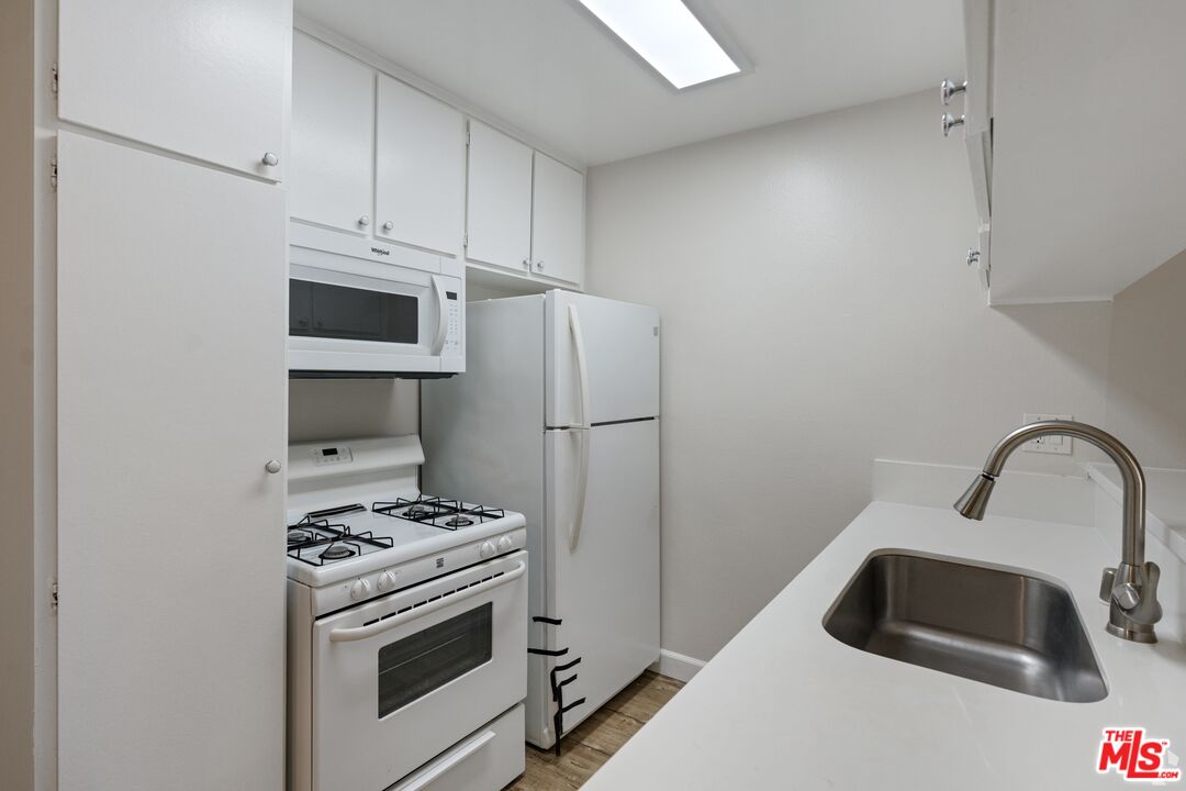 257 S Manhattan Pl Unit: 3