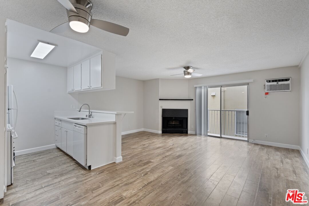 257 S Manhattan Pl Unit: 3