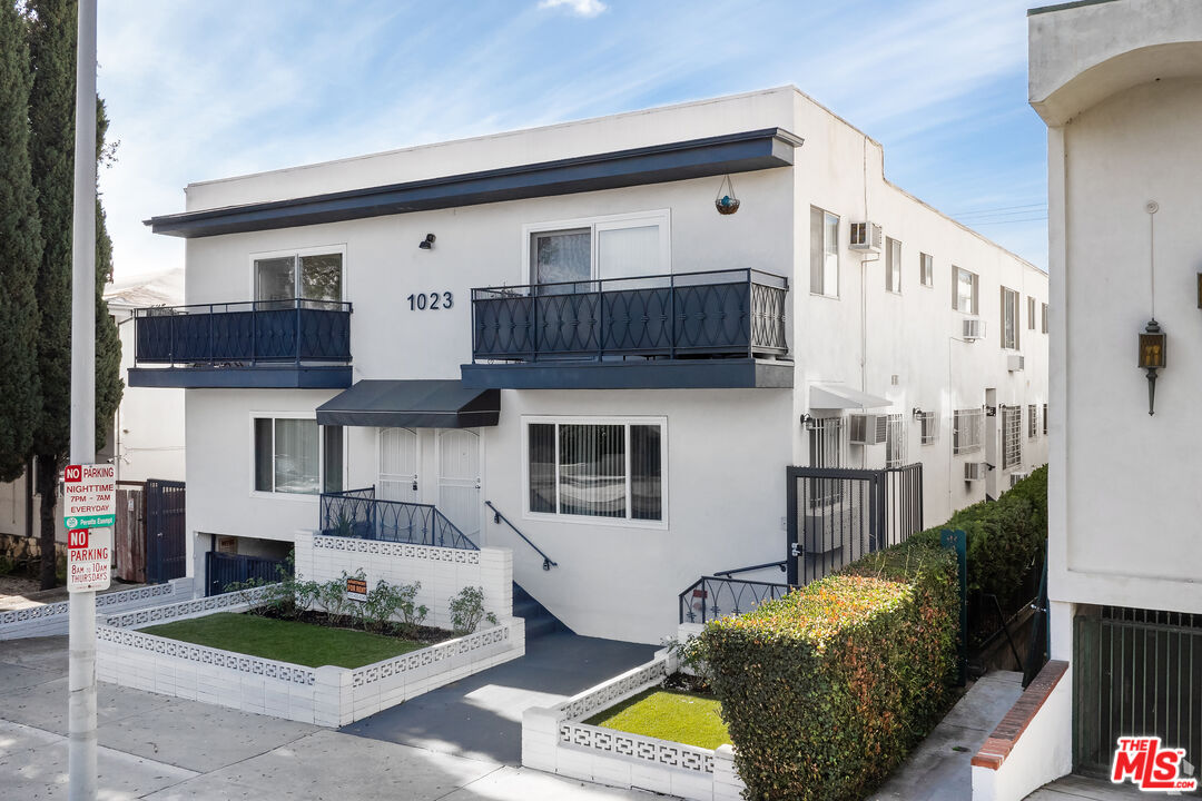 1023 N Laurel Ave Unit: 2