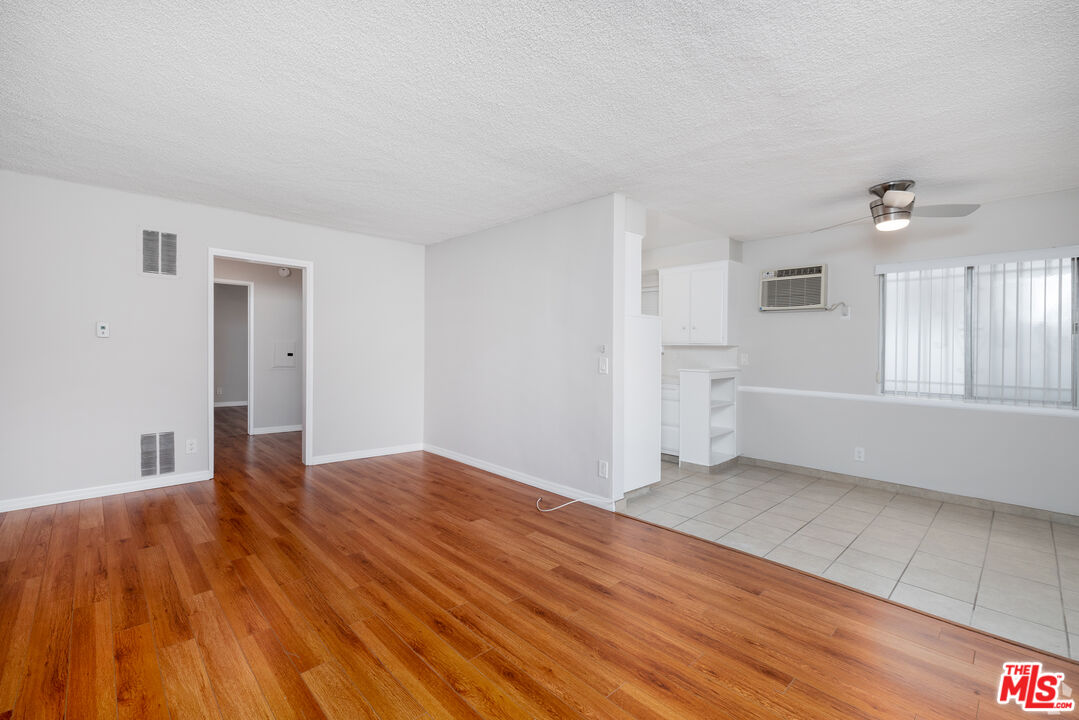 1023 N Laurel Ave Unit: 2