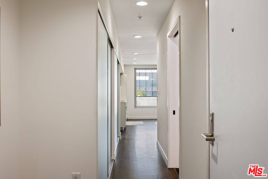 901 S Flower St Unit: 607