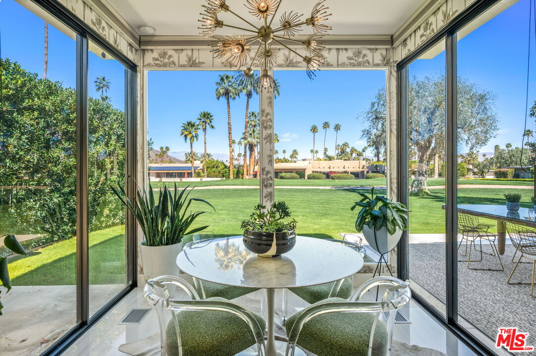 994 E Balboa Cir