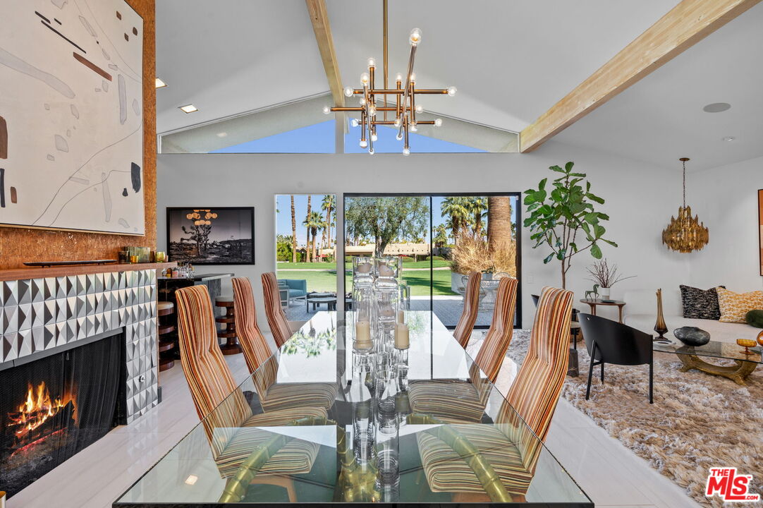 994 E Balboa Cir