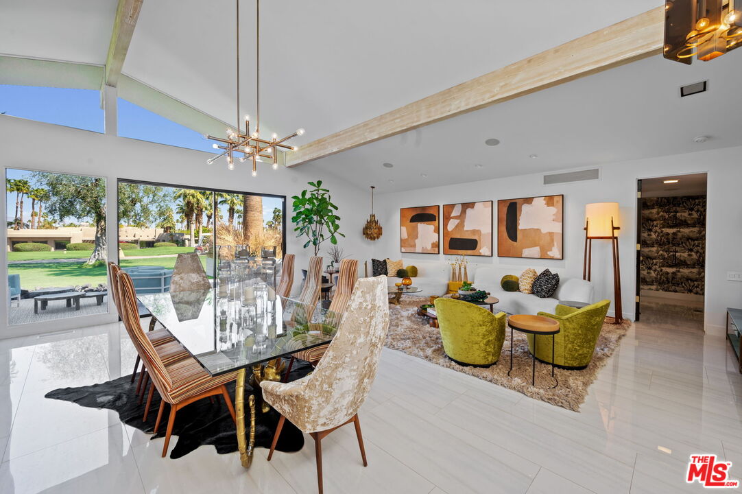 994 E Balboa Cir