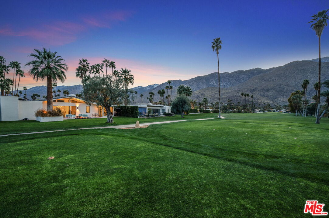 994 E Balboa Cir