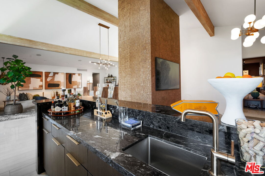 994 E Balboa Cir