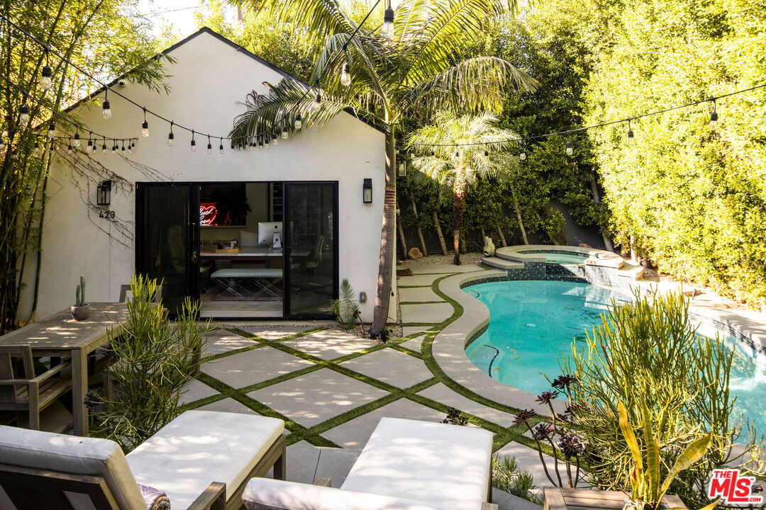 421 Westmount Dr