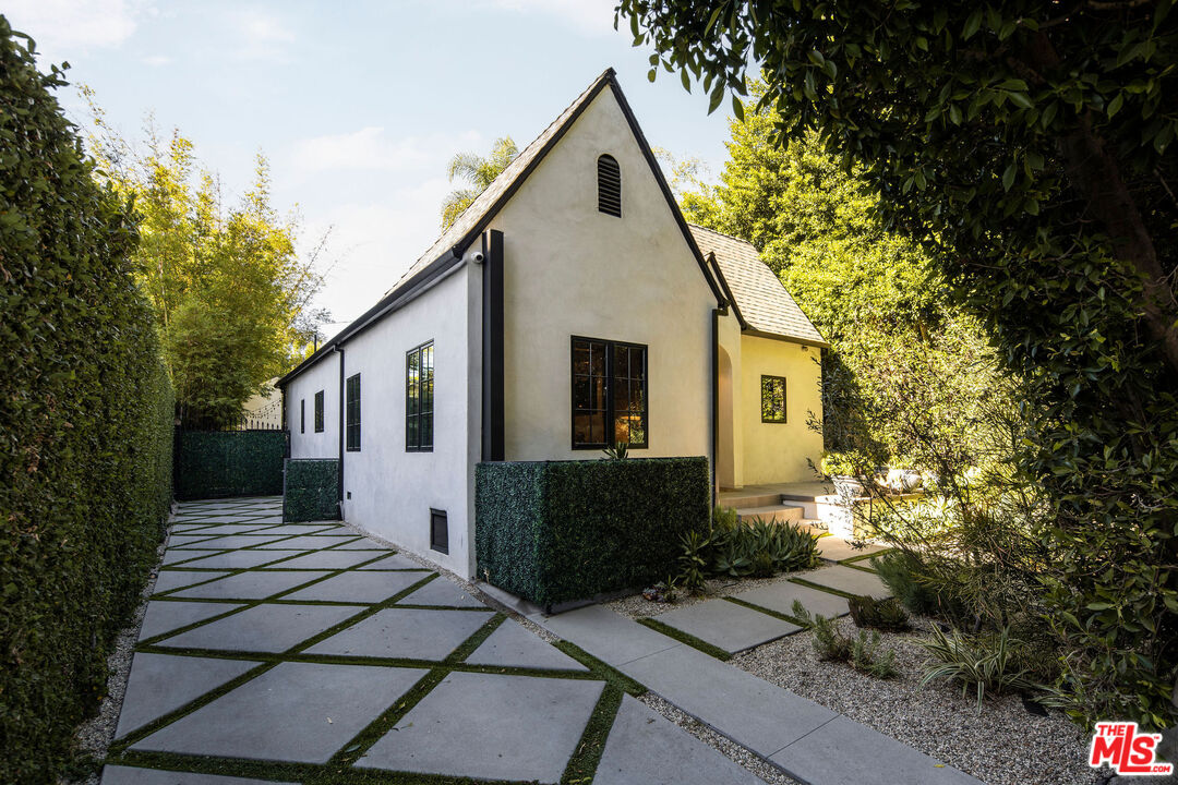 421 Westmount Dr