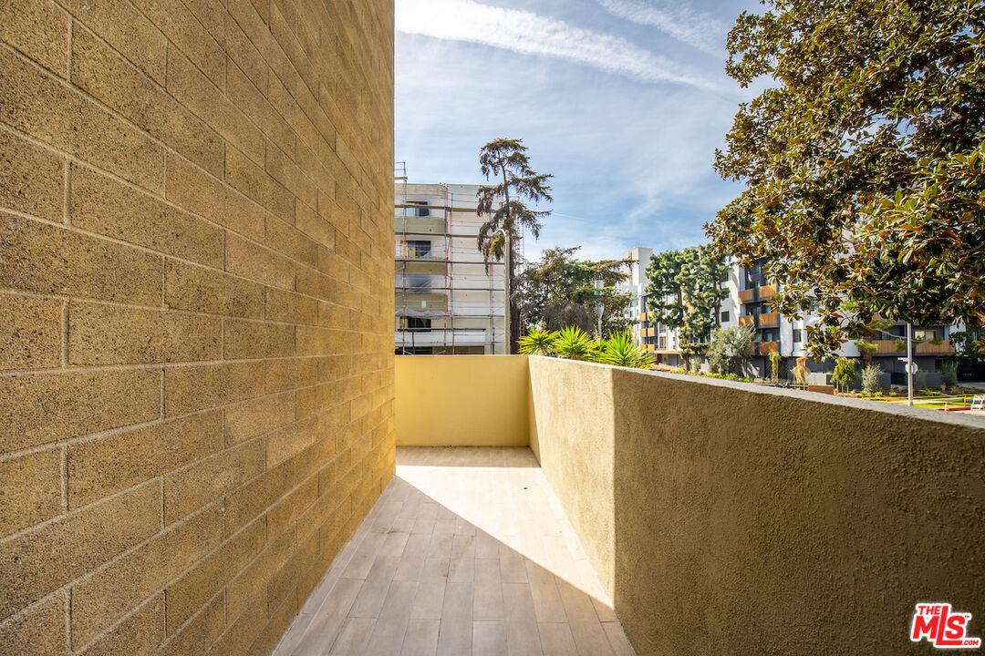 1300 Midvale Ave Unit: 201