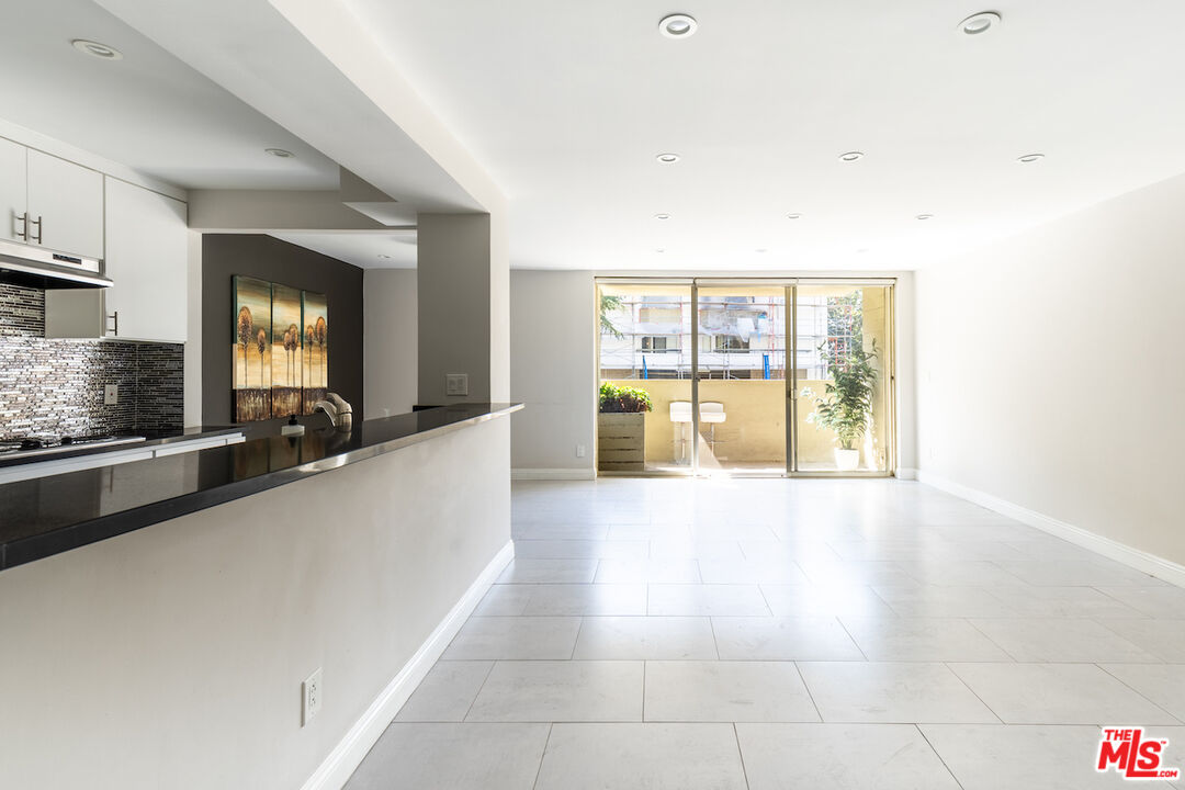 1300 Midvale Ave Unit: 201