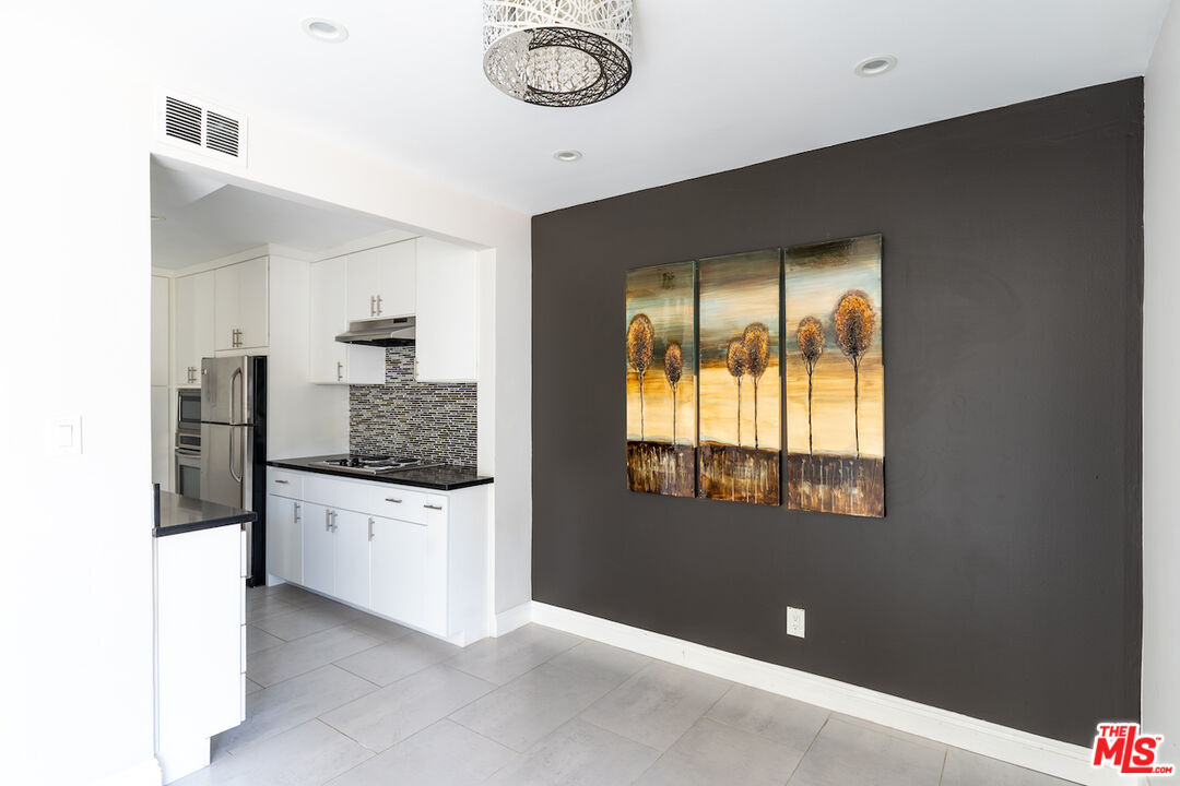 1300 Midvale Ave Unit: 201