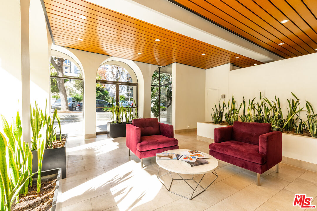 1300 Midvale Ave Unit: 201