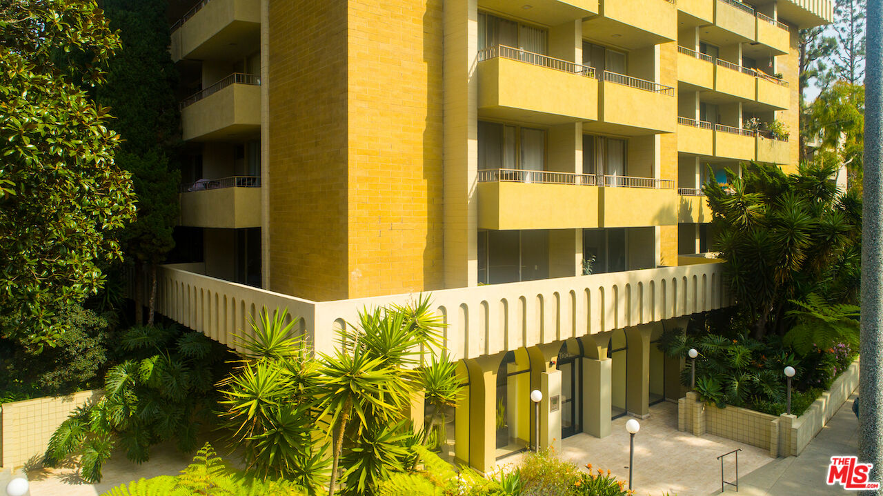 1300 Midvale Ave Unit: 201