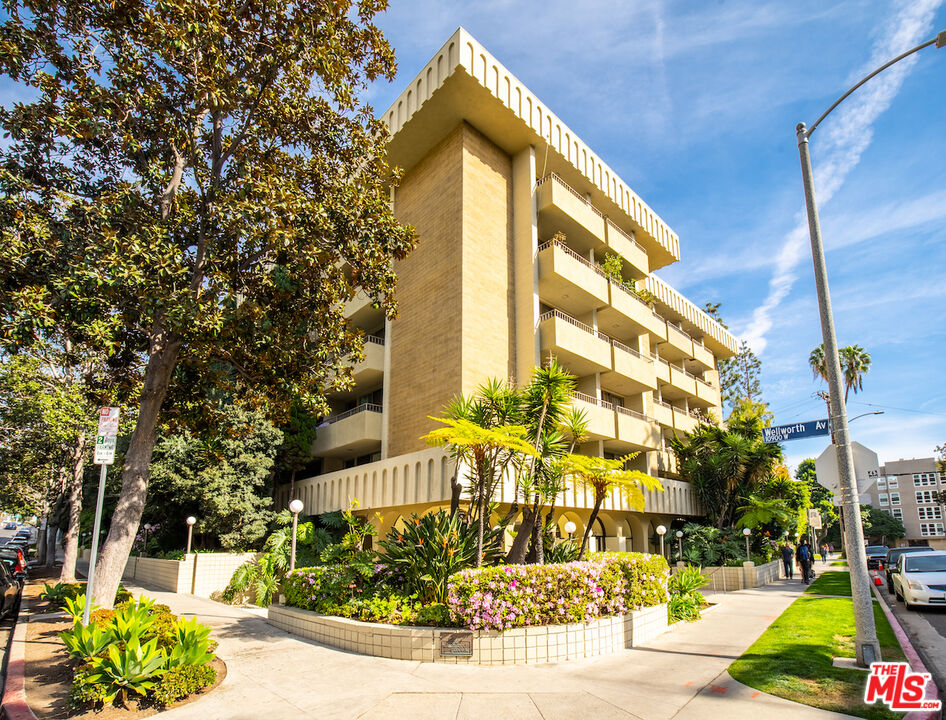1300 Midvale Ave Unit: 201