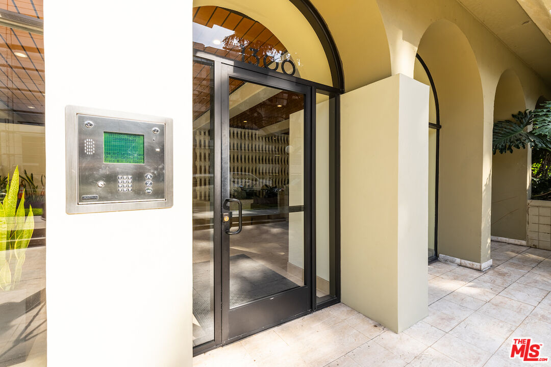 1300 Midvale Ave Unit: 201