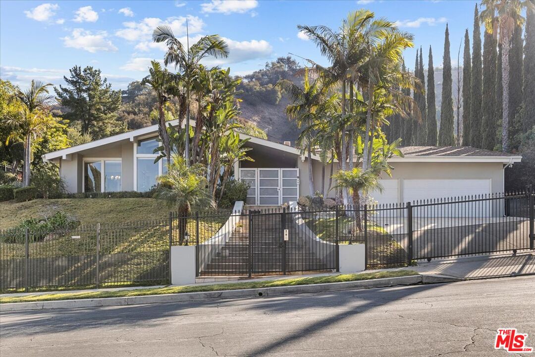 4060 Alonzo Ave